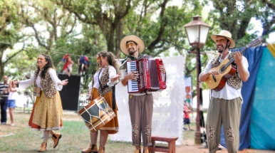 Espetáculo "O Pássaro e a Saudade" celebra a cultura Valeparaibana e as emoções humanas