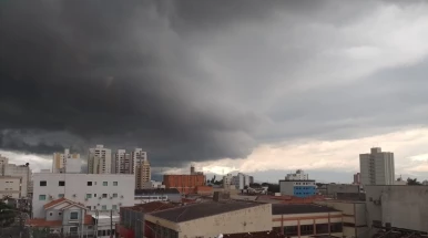 Inmet estende alerta para chuvas intensas no Vale do Paraíba até sexta-feira (31)