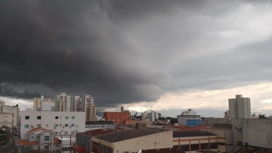 Inmet estende alerta para chuvas intensas no Vale do Paraíba até sexta-feira (31)