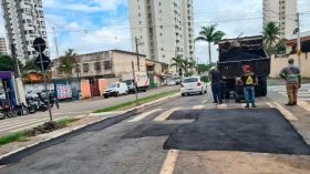 Prefeitura realiza reparos emergenciais na pavimentação da Avenida do Povo após fortes chuvas