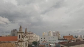 Céu nublado e chances de chuva em Taubaté neste domingo