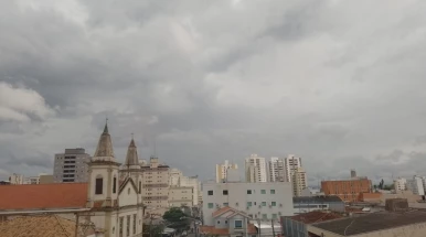 Céu nublado e chances de chuva em Taubaté neste domingo