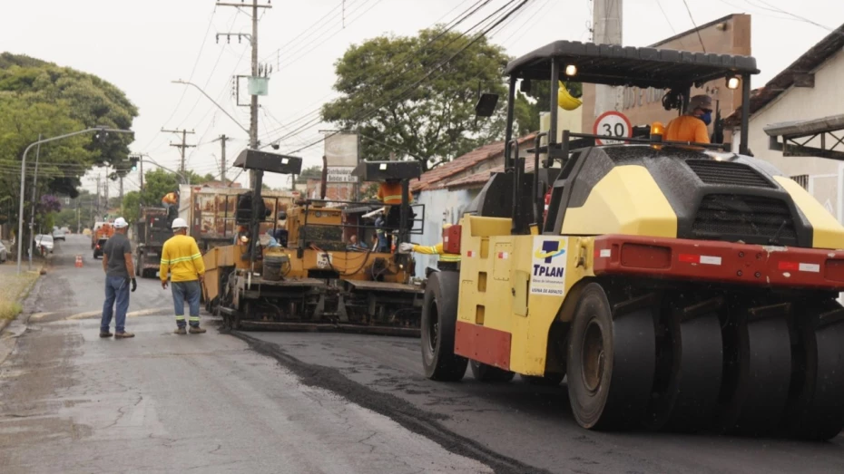 Prefeitura conclui recapeamento em avenida do bairro Areão