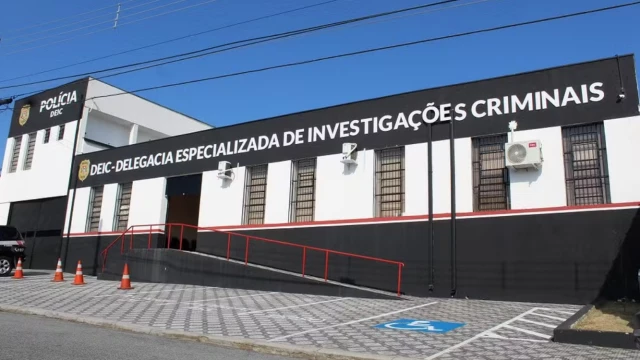 Fiscal de posturas é preso por cobrar propina de comerciantes em Taubaté