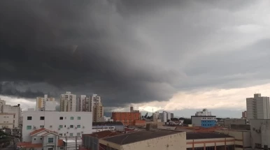 Chuva desta terça-feira (18) causa diversos estragos em Taubaté