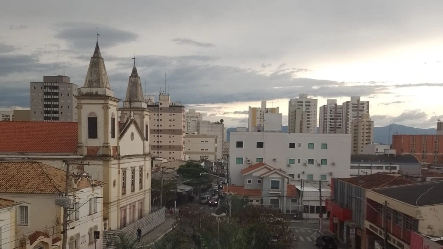 Terça-feira é quente e com chances de chuva em Taubaté
