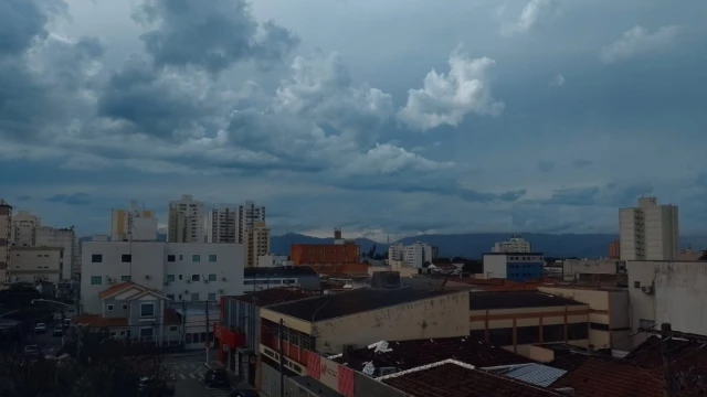 Sexta-feira é parcialmente nublada e com chuva em Taubaté
