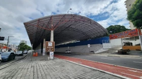 Prefeitura conclui manutenção da cobertura da Avenida do Povo