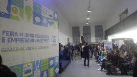 Feira em Taubaté promove conexões entre alunos e empresas