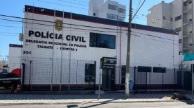 Homem é preso ao tentar encontrar adolescente de 13 anos em shopping de Taubaté