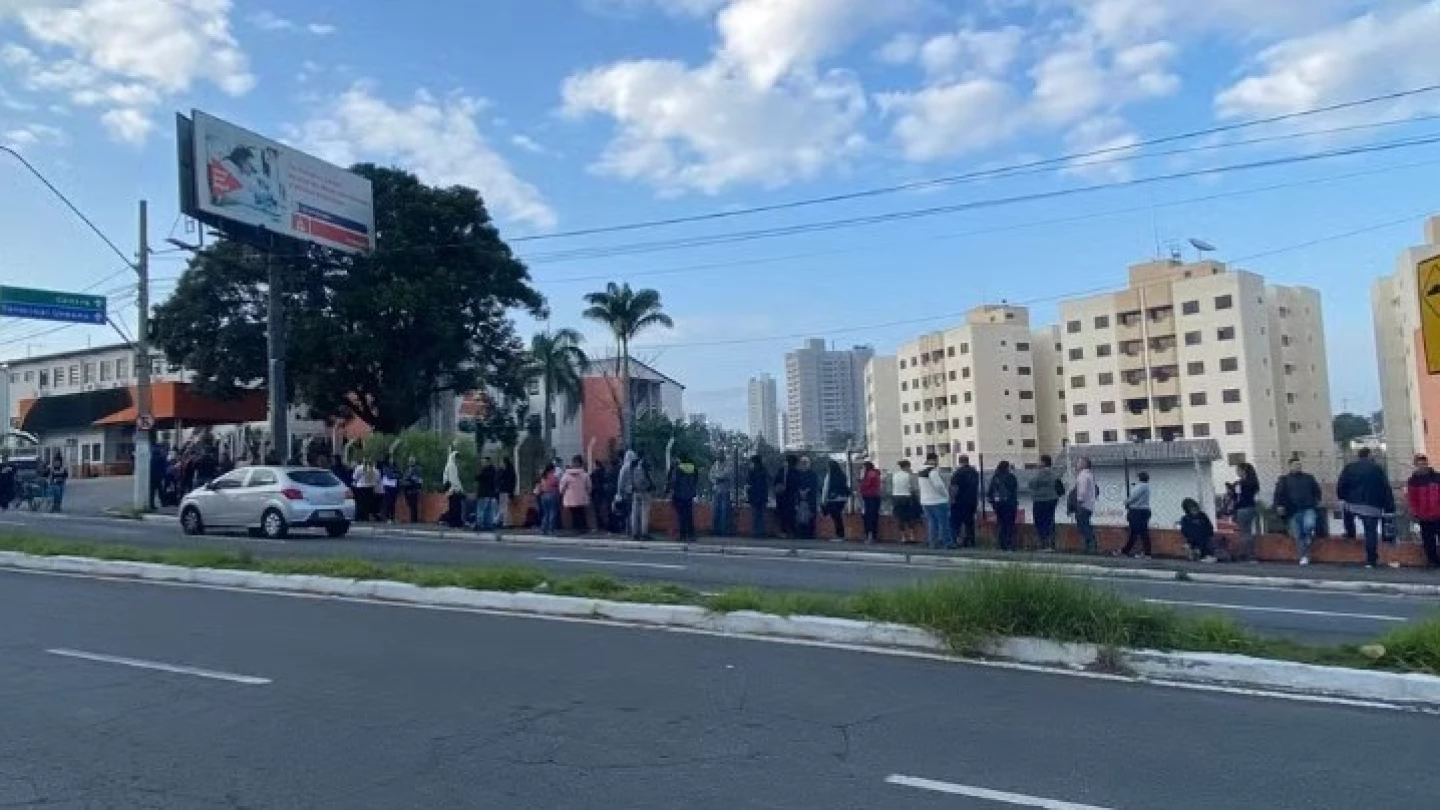 Rede de supermercados faz mutirão para preencher 500 vagas de emprego em Taubaté