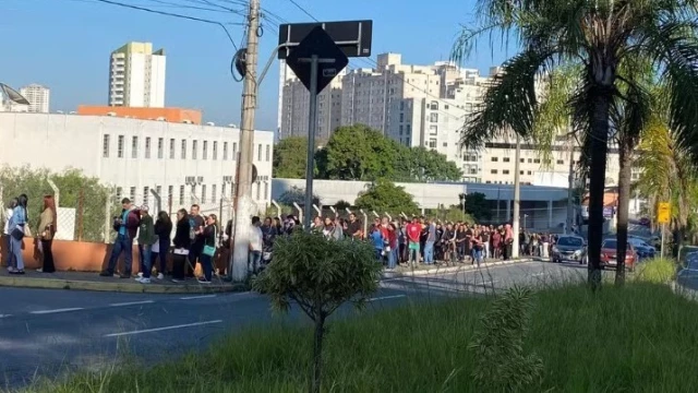 1,1 mil candidatos foram entrevistados no primeiro dia do mutirão de empregos em Taubaté