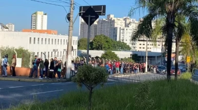 1,1 mil candidatos foram entrevistados no primeiro dia do mutirão de empregos em Taubaté 1,1 mil candidatos foram entrevistados no primeiro dia do mutirão de empregos em Taubaté