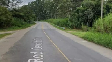Motorista é preso por embriaguez após causar acidente em Taubaté Motorista é preso por embriaguez após causar acidente em Taubaté