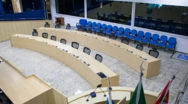 Sabesp explica fornecimento de água suja em audiência na Câmara de Taubaté Sabesp explica fornecimento de água suja em audiência na Câmara de Taubaté