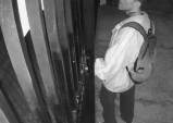 Homem furta bicicleta de dentro de condomínio em Taubaté