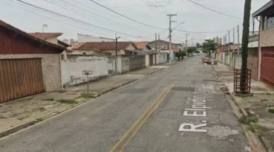 Criança é atropelada por carro dirigido por idoso sem habilitação em Taubaté Criança é atropelada por carro dirigido por idoso sem habilitação em Taubaté