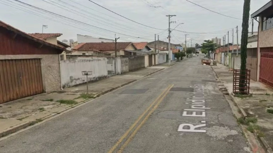 Criança é atropelada por carro dirigido por idoso sem habilitação em Taubaté Criança é atropelada por carro dirigido por idoso sem habilitação em Taubaté