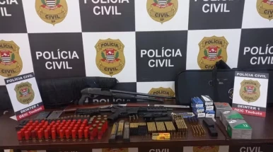 Polícia Civil prende homem com armas e mais de 250 munições em Taubaté Polícia Civil prende homem com armas e mais de 250 munições em Taubaté