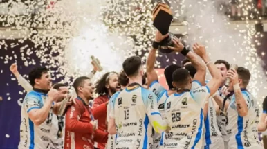 Handebol Taubaté comemora eneacampeonato continental Handebol Taubaté comemora eneacampeonato continental