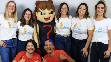 Caminhada marca adesão de Taubaté às campanhas do Maio Amarelo e Maio Laranja Caminhada marca adesão de Taubaté às campanhas do Maio Amarelo e Maio Laranja