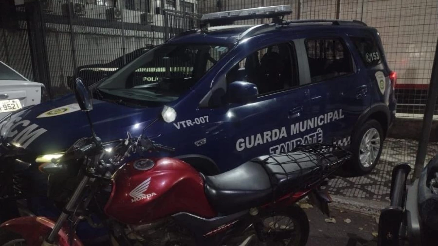 GCM prende homem por tráfico de drogas e uso de placa adulterada no Centro da cidade