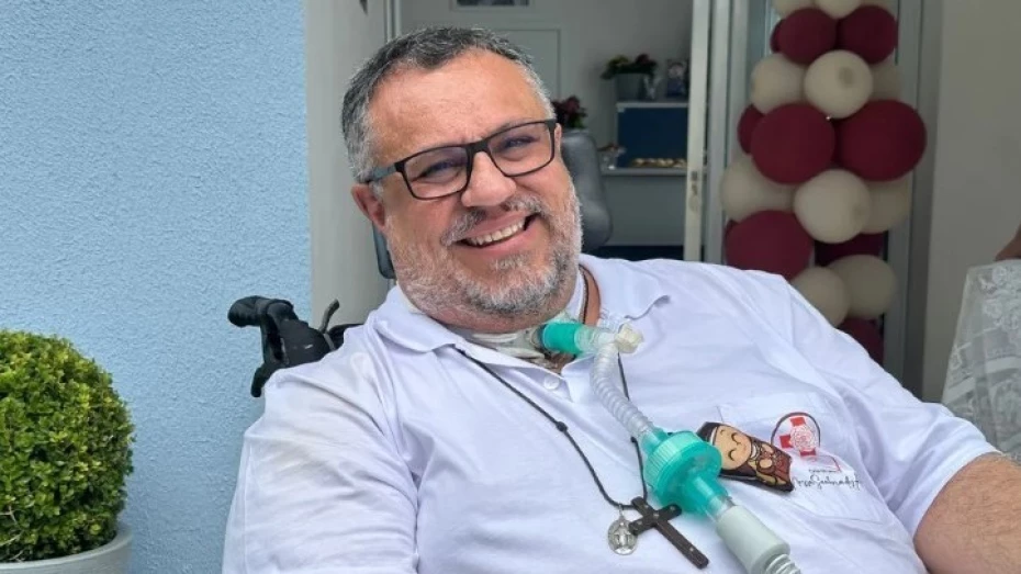 Padre Márlon Múcio tem alta de hospital após 16 dias na UTI Padre Márlon Múcio tem alta de hospital após 16 dias na UTI