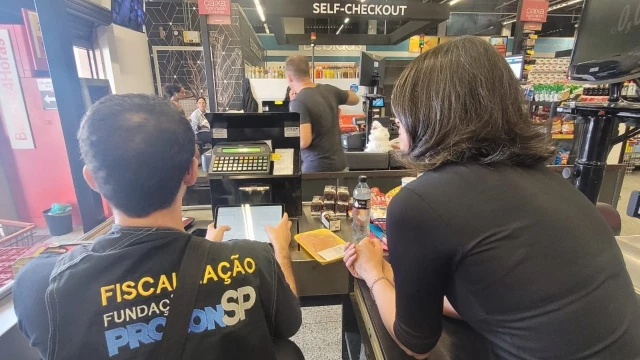 Procon Taubaté realiza operação conjunta para fiscalizar estabelecimentos comerciais