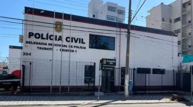 Ciclista de 20 anos morre após ser atropelado por micro-ônibus em acesso da Dutra, em Taubaté