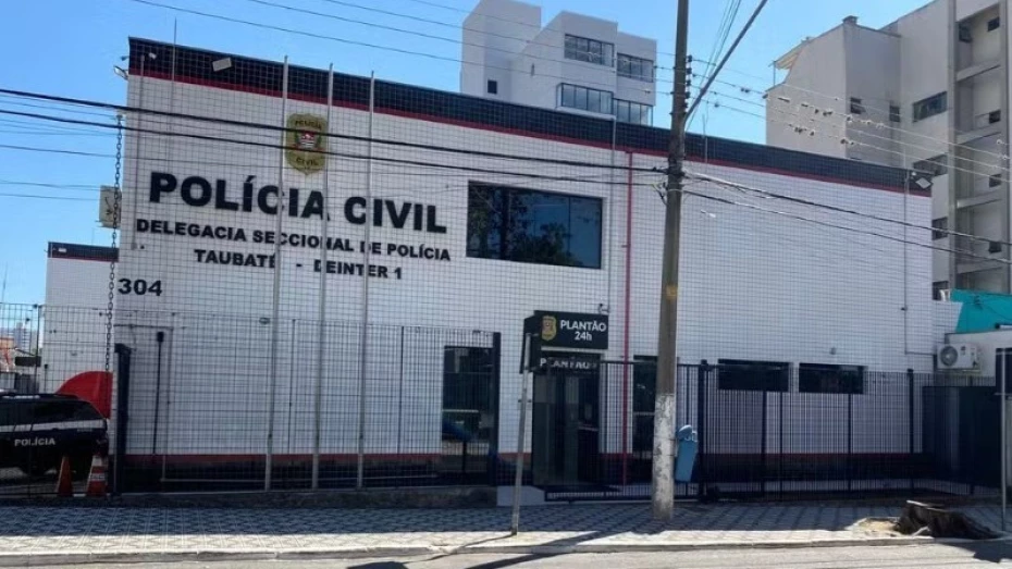 Ciclista de 20 anos morre após ser atropelado por micro-ônibus em acesso da Dutra, em Taubaté