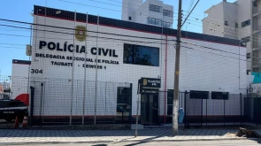 Taubaté: Homem morre após ser baleado dentro de carro em Taubaté