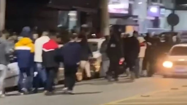 Jovem é agredida por ex e caso vira confusão em Taubaté na Av. Itália
