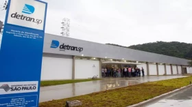 Detran flagra ‘aula fantasma’ de moto em autoescola de Taubaté