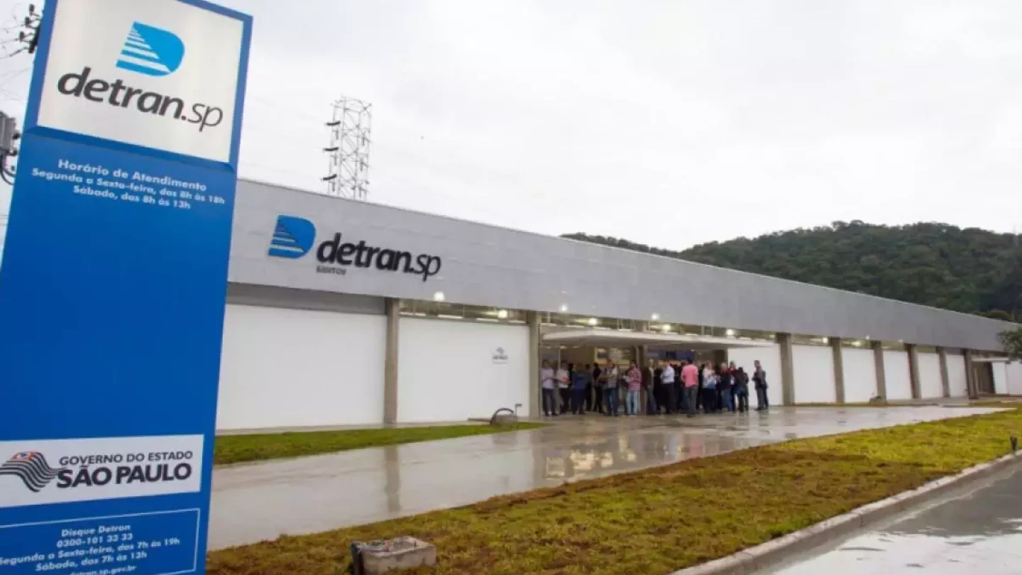 Detran flagra ‘aula fantasma’ de moto em autoescola de Taubaté