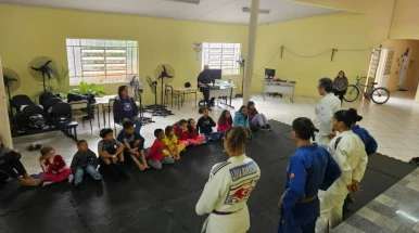 Caravana Esportiva leva vivências da equipe de Judô à crianças no Água Quente Caravana Esportiva leva vivências da equipe de Judô à crianças no Água Quente