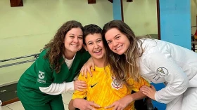 Paciente da Clínica de Fisioterapia UNITAU recebe vídeo de incentivo do goleiro Hugo, do Corinthians