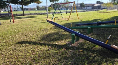 Prefeitura instala novo playground no Jardim Mourisco