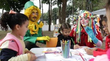 Projeto 'Bairros Vivos' movimenta centenas de pessoas na Gurilândia em sua estreia Projeto 'Bairros Vivos' movimenta centenas de pessoas na Gurilândia em sua estreia