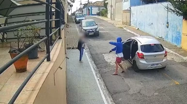 Criminosos se passam por motorista de aplicativo para assaltar idosa, em Taubaté Criminosos se passam por motorista de aplicativo para assaltar idosa, em Taubaté