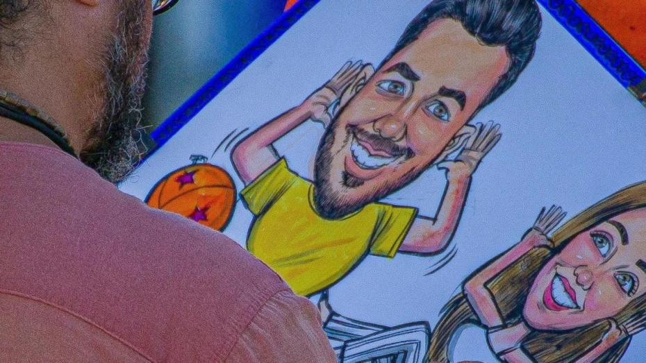 Taubaté Shopping oferece caricaturas gratuitas para pais e filhos