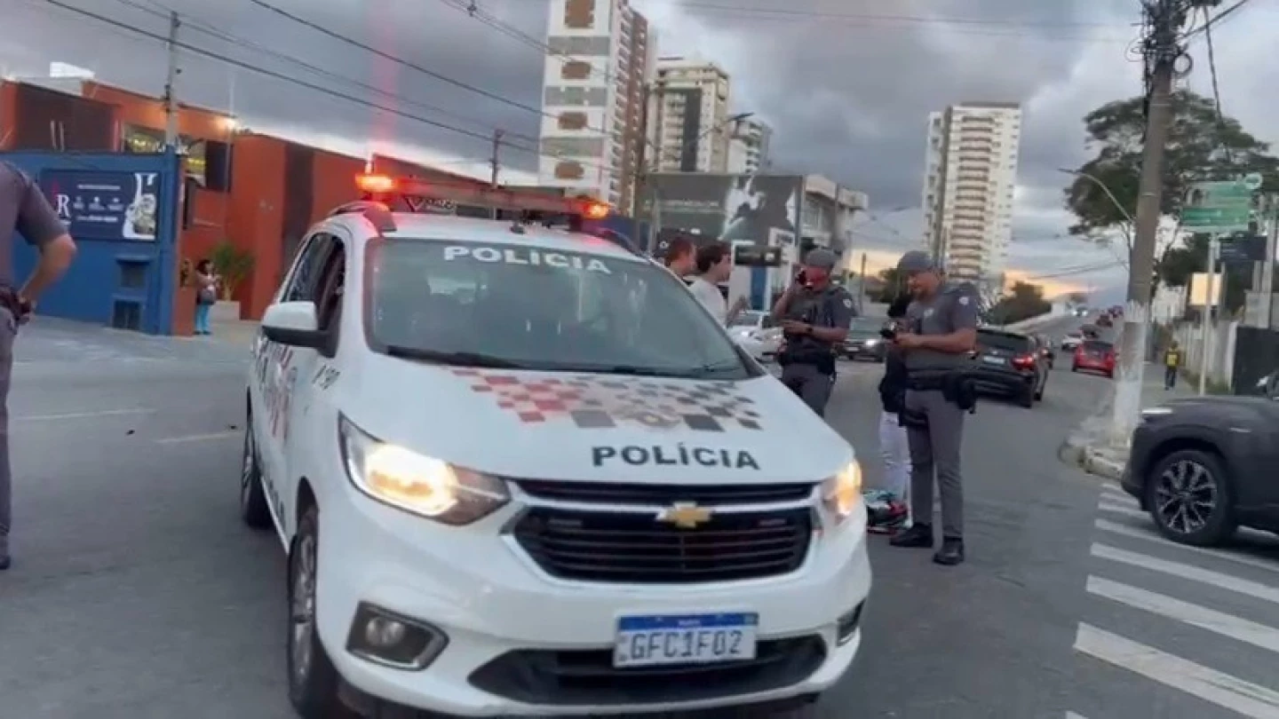 Mulher fica ferida em acidente na avenida Itália em Taubaté