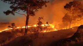 Incêndio de grande proporção atinge o Parque Itaim em Taubaté