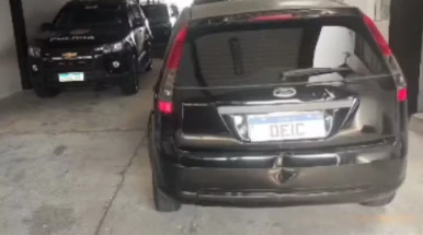 Polícia apreende carro usado em furto de mais de 100 notebooks em escola de Taubaté