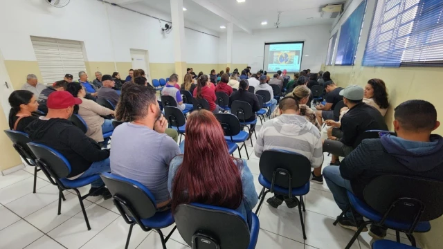 Prefeitura entrega convocações para novos feirantes do Mercadão, Mercatau e feiras livres