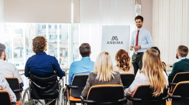 Cenaryum Cursos: Formação de Excelência em CPA-10 e CPA-20 para o Mercado Financeiro
