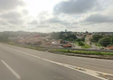 Dois homens em moto morrem após acidente com caminhão e carro na Dutra, em Taubaté