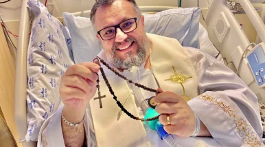 Quatro dias após receber alta, padre Márlon Múcio volta a ser internado na UTI