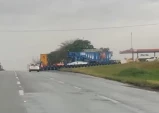 Carga gigante percorre 16 km na Dutra nesta segunda (22) e estaciona em Pindamonhangaba