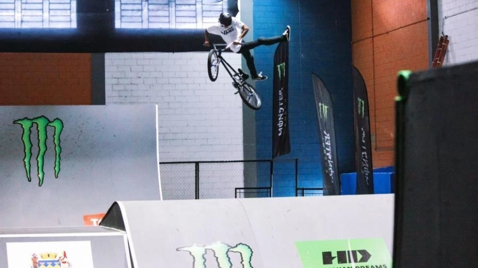 Taubaté recebe Copa Internacional de BMX Park no Parque do Itaim Taubaté recebe Copa Internacional de BMX Park no Parque do Itaim