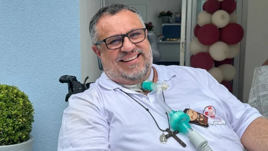 Padre Márlon Múcio volta a ser internado na UTI após ter problemas na traqueostomia